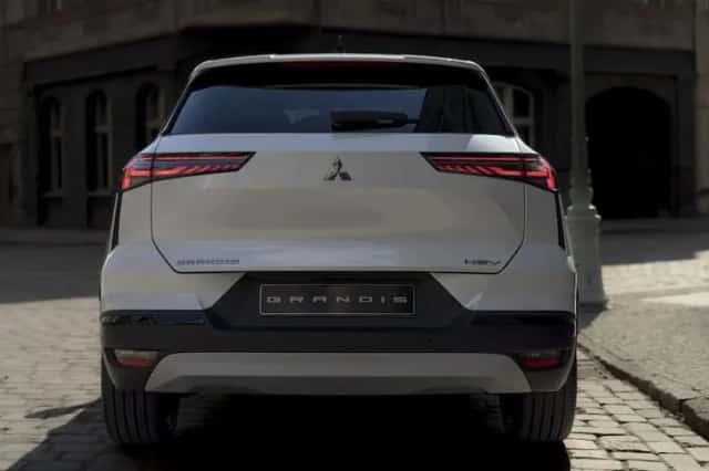 Mitsubishi Grandis (2026) thumbnail 6
