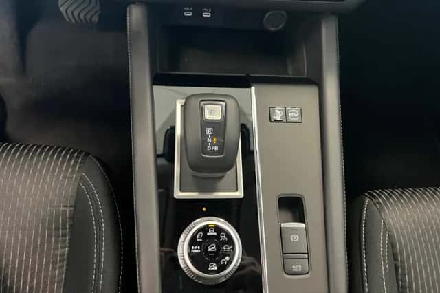 Mitsubishi Outlander (2026) thumbnail 12