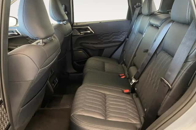 Mitsubishi Outlander (2026) thumbnail 11