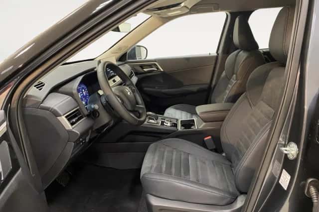 Mitsubishi Outlander (2026) thumbnail 11