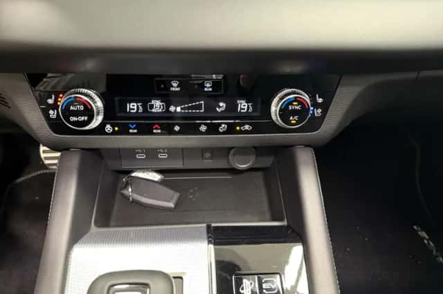 Mitsubishi Outlander (2025) thumbnail 24