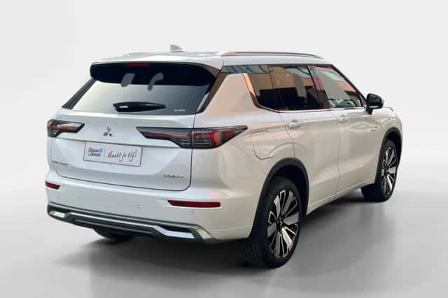 Mitsubishi Outlander (2026) thumbnail 4
