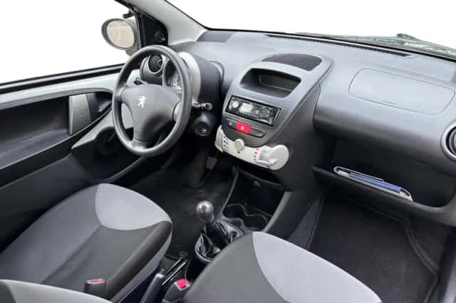 Peugeot 107 (2013) thumbnail 10