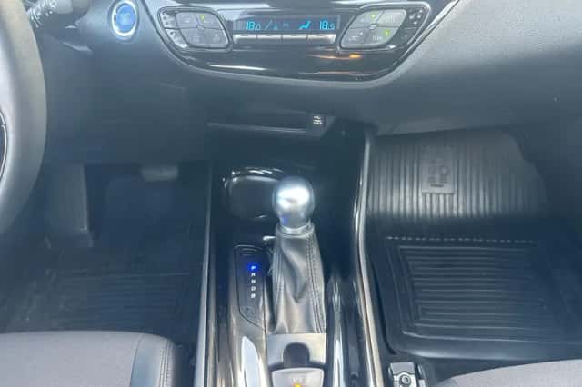 Toyota C-HR (2023) thumbnail 13