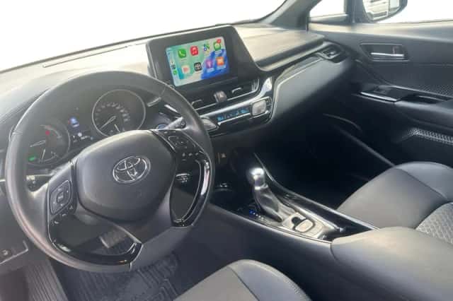 Toyota C-HR (2023) thumbnail 16