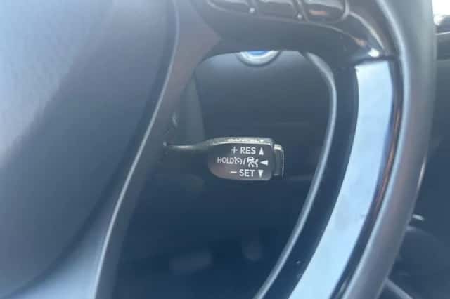 Toyota C-HR (2023) thumbnail 23