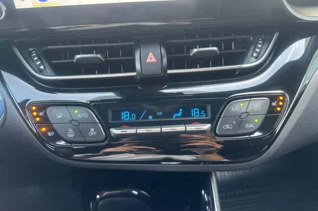 Toyota C-HR (2023) thumbnail 29
