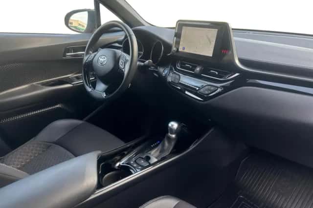 Toyota C-HR (2023) thumbnail 10