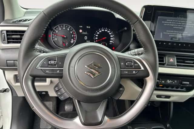 Suzuki Swift (2025) thumbnail 16