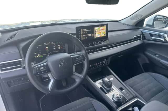 Mitsubishi Outlander (2025) thumbnail 17