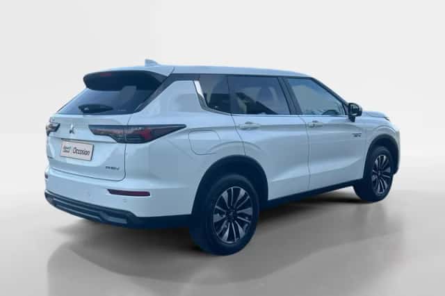 Mitsubishi Outlander (2025) thumbnail 4