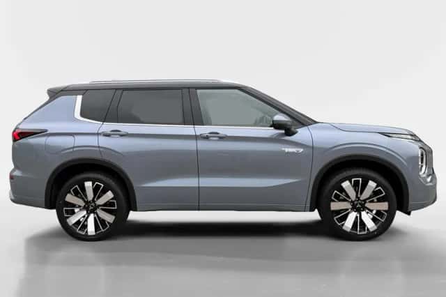 Mitsubishi Outlander (2025) thumbnail 3