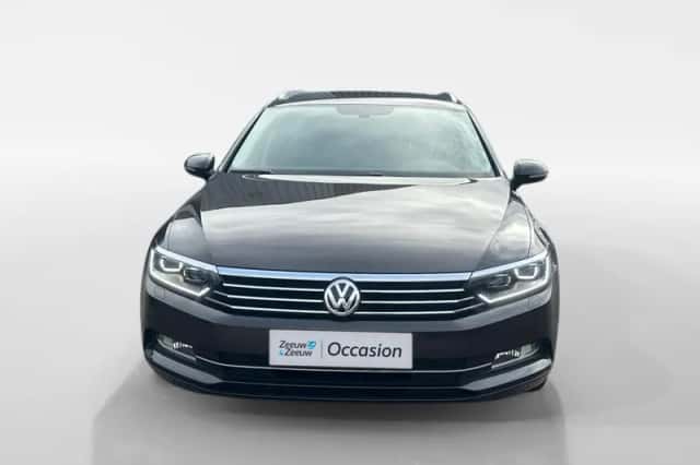 Volkswagen Passat (2018) thumbnail 2