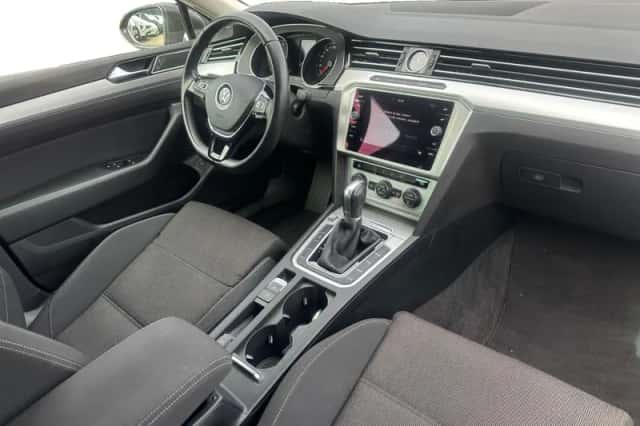 Volkswagen Passat (2018) thumbnail 11
