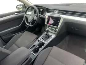 Volkswagen Passat (2018) thumbnail 11