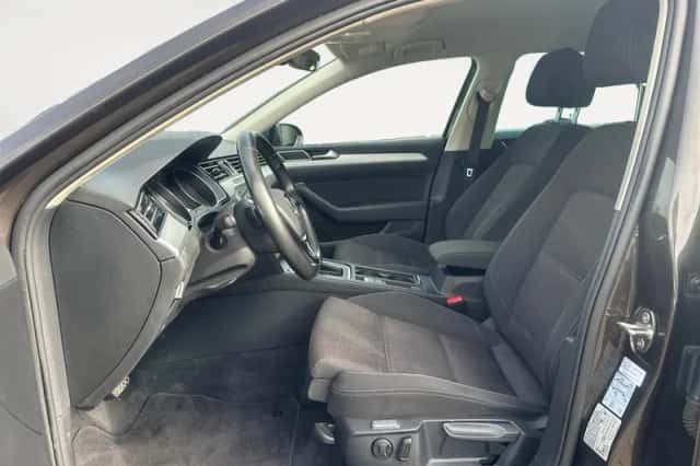 Volkswagen Passat (2018) thumbnail 12