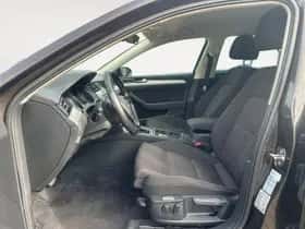 Volkswagen Passat (2018) thumbnail 12