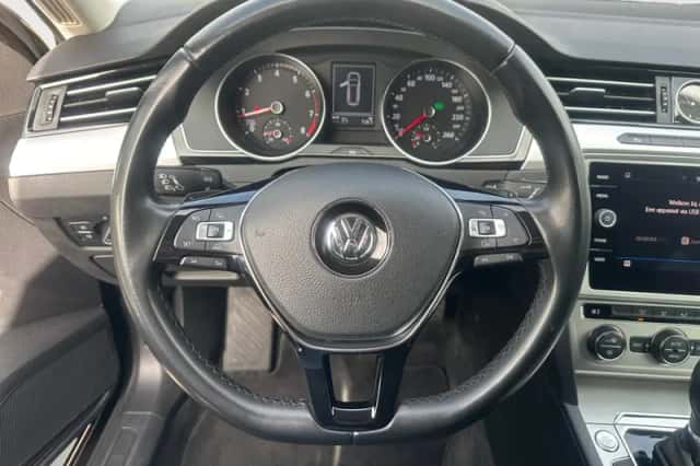 Volkswagen Passat (2018) thumbnail 16