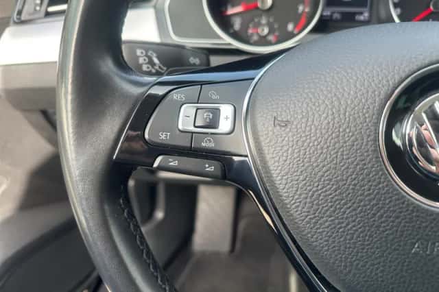 Volkswagen Passat (2018) thumbnail 17