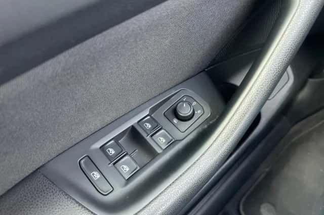 Volkswagen Passat (2018) thumbnail 24