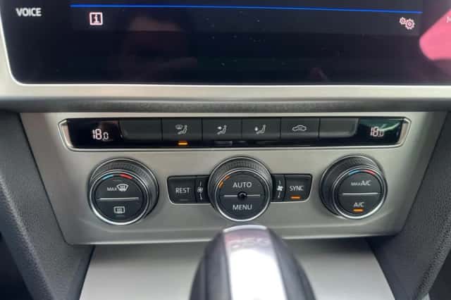 Volkswagen Passat (2018) thumbnail 28