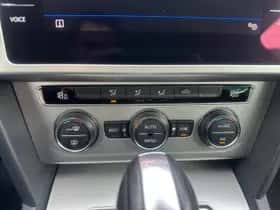 Volkswagen Passat (2018) thumbnail 28