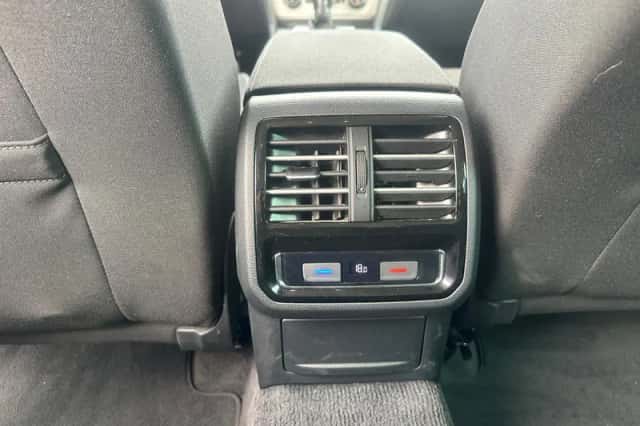 Volkswagen Passat (2018) thumbnail 29