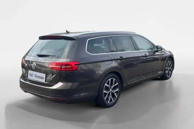 Volkswagen Passat (2018) thumbnail 4