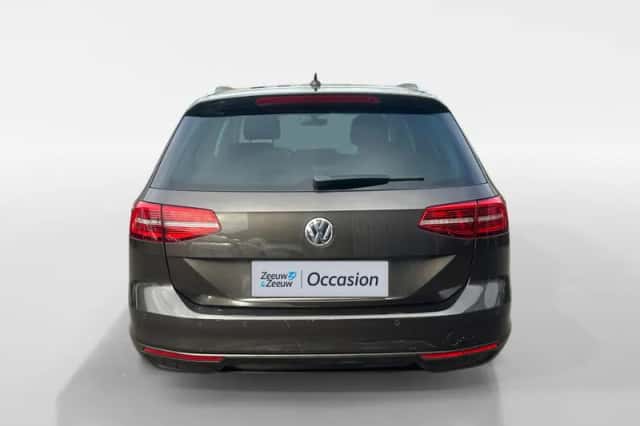 Volkswagen Passat (2018) thumbnail 5