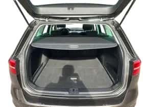 Volkswagen Passat (2018) thumbnail 8