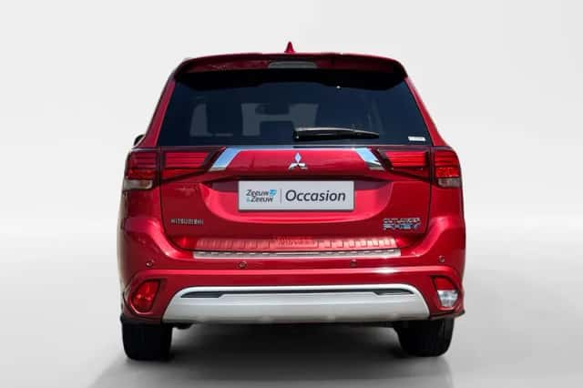 Mitsubishi Outlander (2020) thumbnail 2