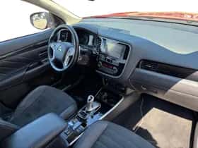 Mitsubishi Outlander (2020) thumbnail 12