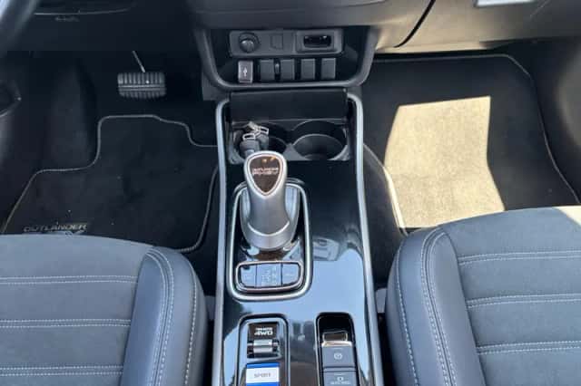Mitsubishi Outlander (2020) thumbnail 15