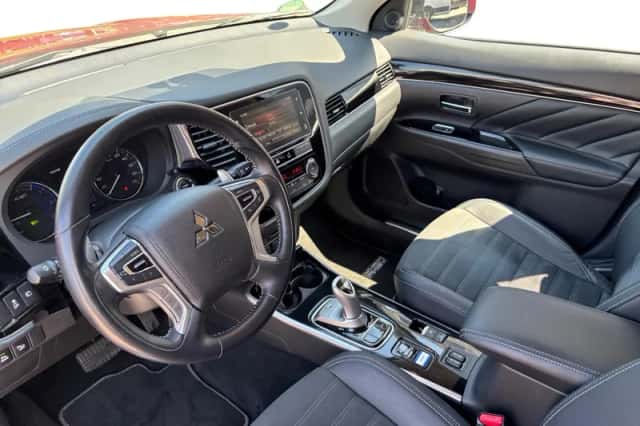 Mitsubishi Outlander (2020) thumbnail 16