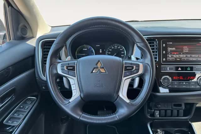 Mitsubishi Outlander (2020) thumbnail 17