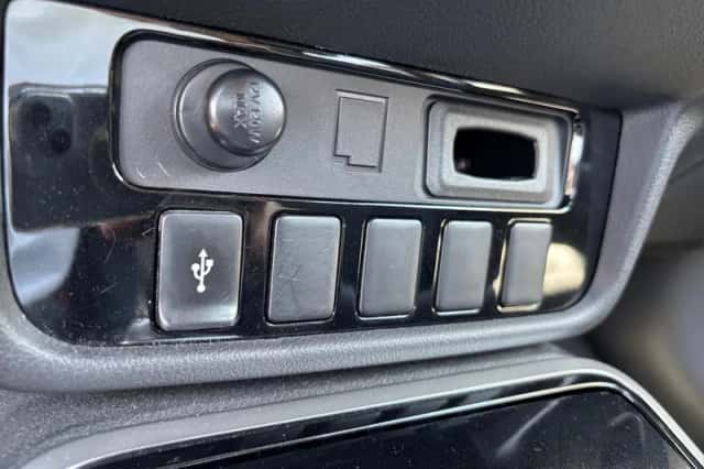 Mitsubishi Outlander (2020) thumbnail 30