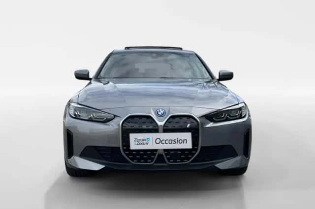 BMW i4 (2023) thumbnail 2