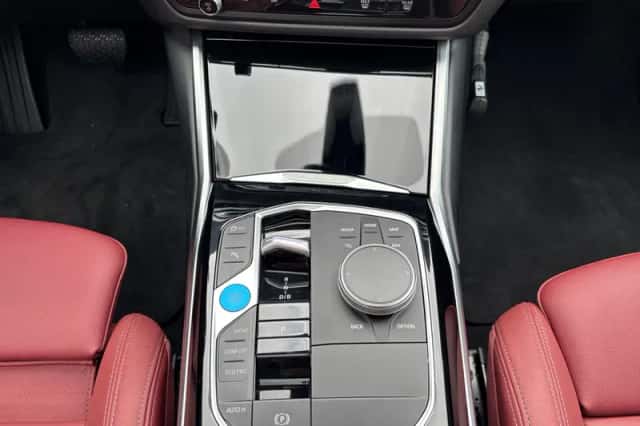 BMW i4 (2023) thumbnail 11