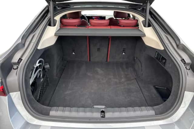 BMW i4 (2023) thumbnail 12