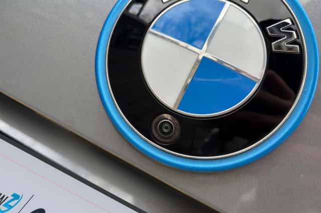 BMW i4 (2023) thumbnail 17