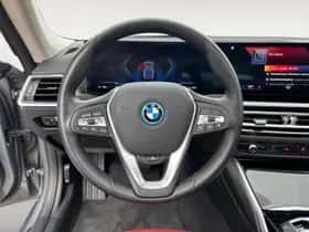 BMW i4 (2023) thumbnail 19