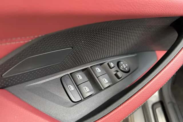 BMW i4 (2023) thumbnail 28