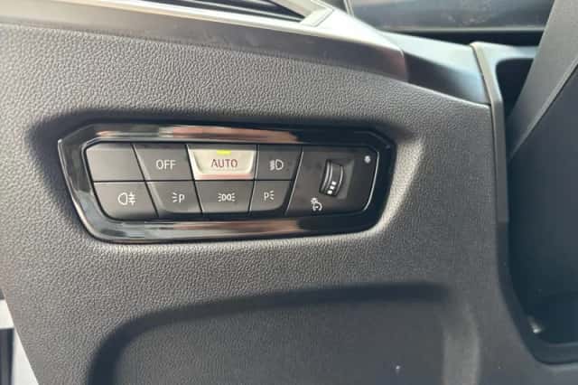 BMW i4 (2023) thumbnail 30