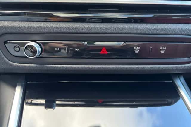 BMW i4 (2023) thumbnail 34