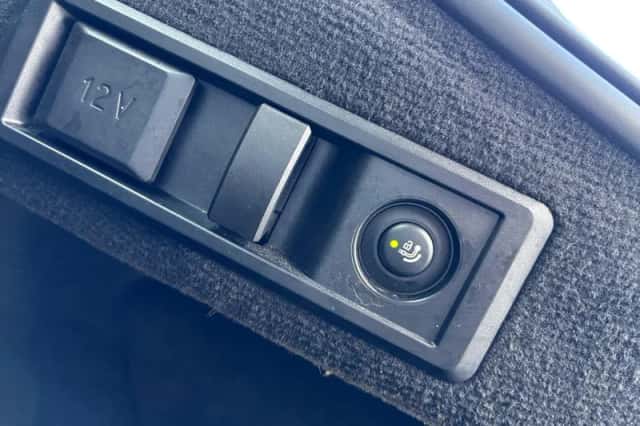 BMW i4 (2023) thumbnail 36