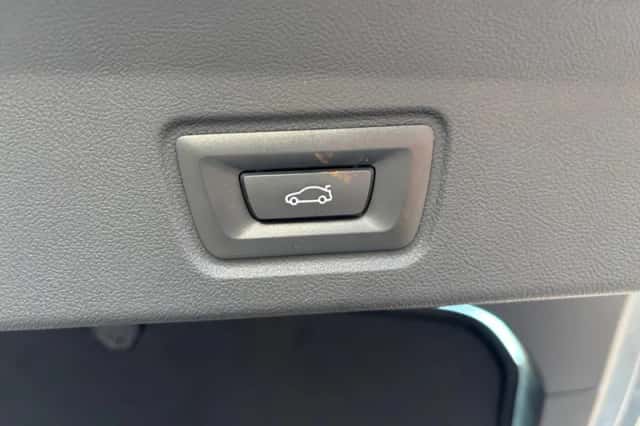 BMW i4 (2023) thumbnail 37