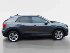 Audi Q2 (2022) thumbnail 3