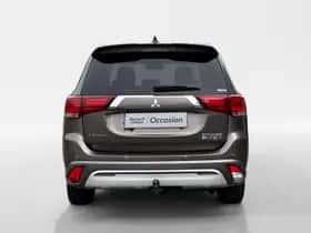 Mitsubishi Outlander (2019) thumbnail 2