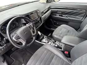 Mitsubishi Outlander (2019) thumbnail 16