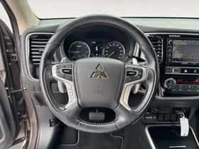Mitsubishi Outlander (2019) thumbnail 17